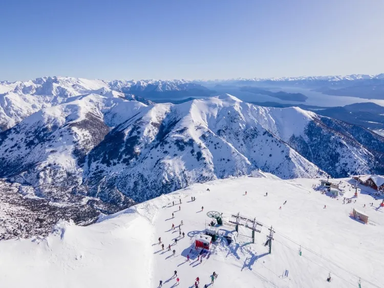Bariloche: El Destino Estrella para Viajes de Egresados que Encanta a Estudiantes y Familias